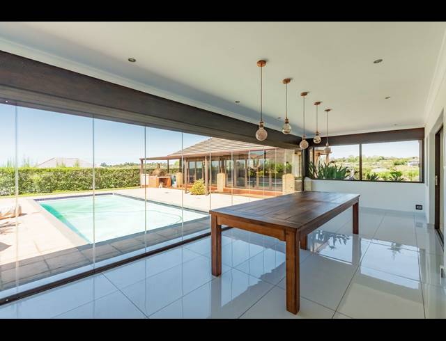 4 BEDROOM HOUSE FOR SALE IN HILLCREST CENTRAL